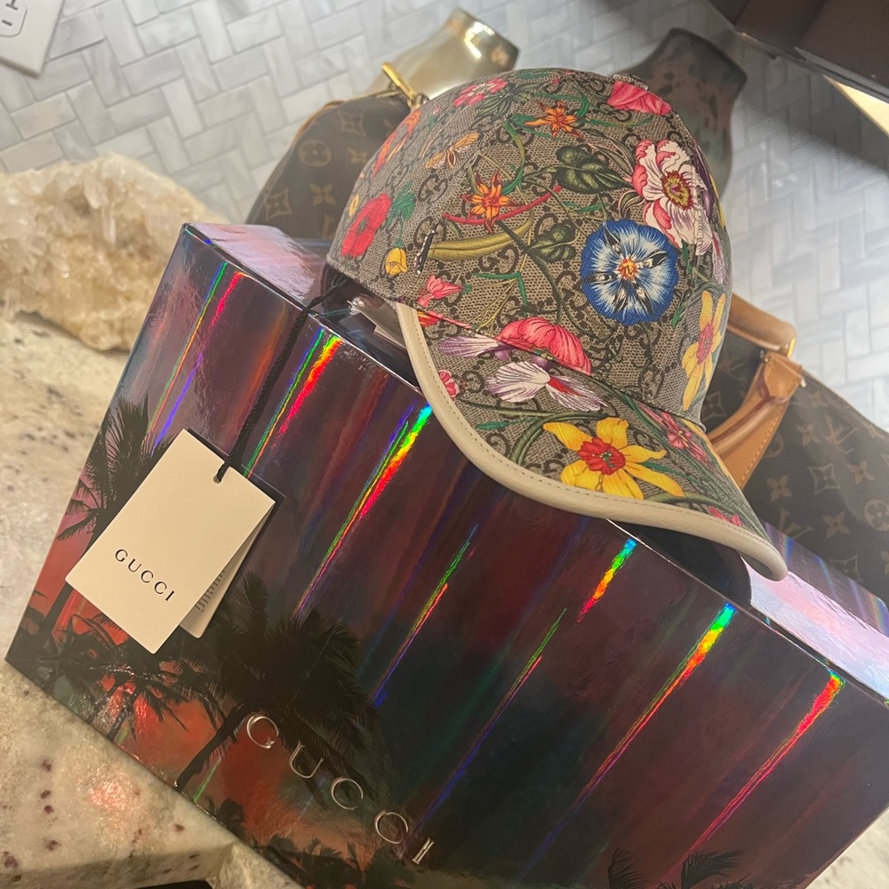 NWT Authentic Gucci flora cap cream trim full set